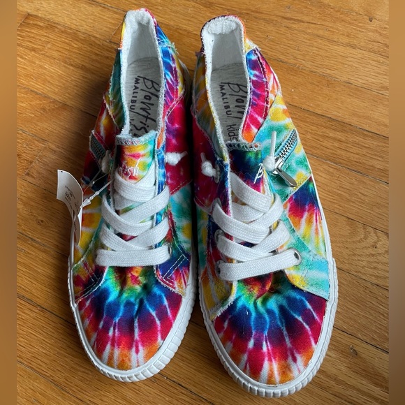 Blowfish Kids Tie dye Sneaker.  Size 5. New. - Picture 2 of 6